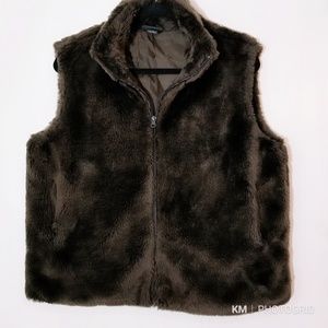 NWOT! New York & Company Faux Fur Vest Size L
